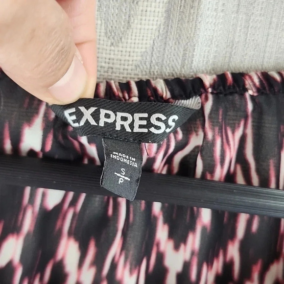 Express Pattern 3/4 Sleeve Keyhole Blouse SP - Picture 6 of 10